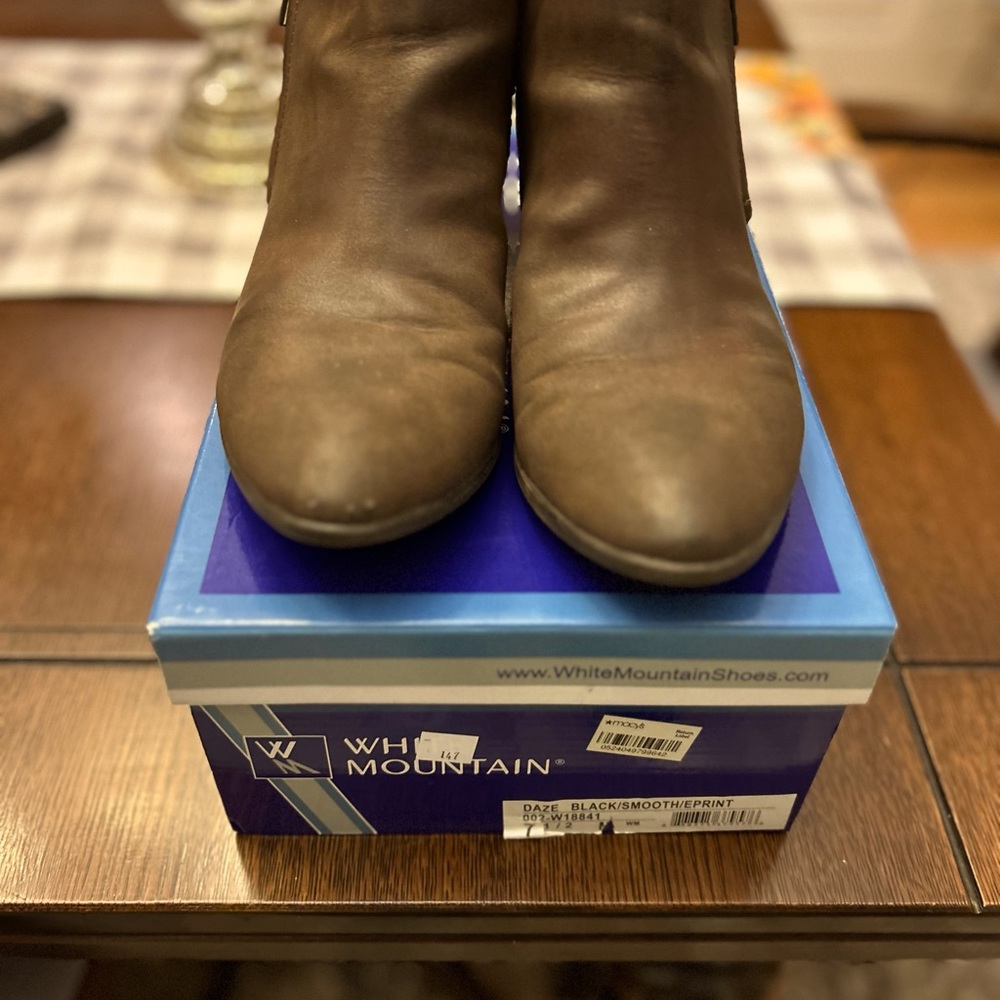 White mountain Ankle boots